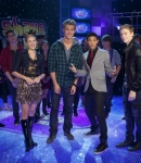 bella-zendaya-shake-new-years-05.jpeg